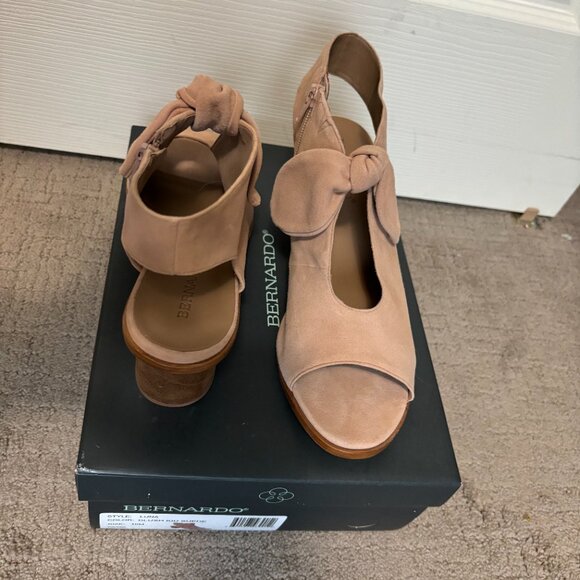 Bernardo Luna Round Heel Suede Shoes Blush Kid Suede, Size 10, NIB - Picture 4 of 6